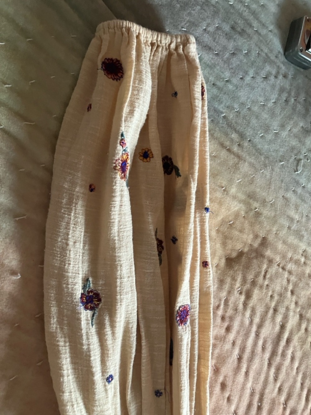 Free People Saachi Smocked Off-Shoulder Embroidered Peasant Top Size Large - Picture 11 of 11